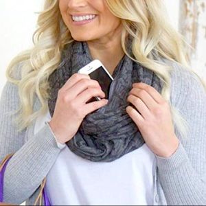 Sholdit Gray Infinity Scarf with Pocket